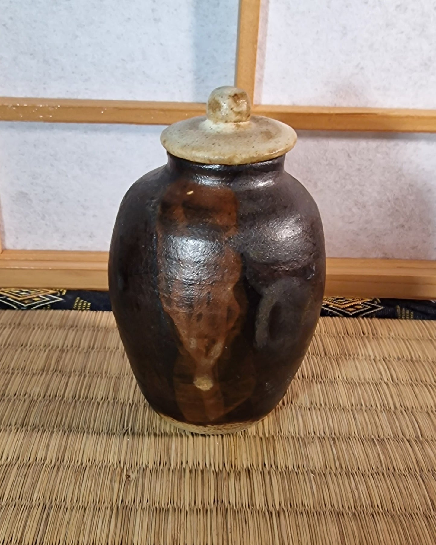 Chaire tea caddy