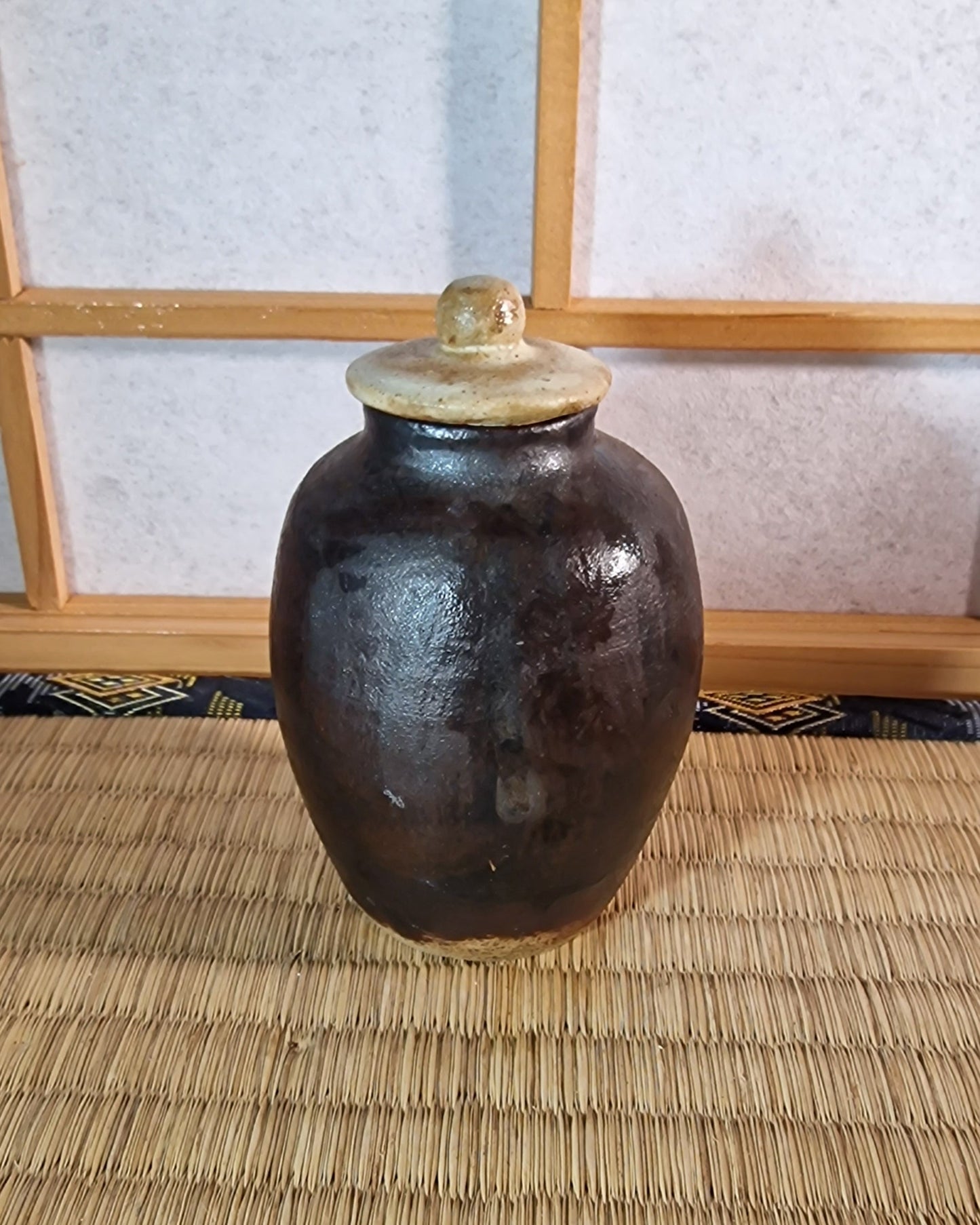 Chaire tea caddy