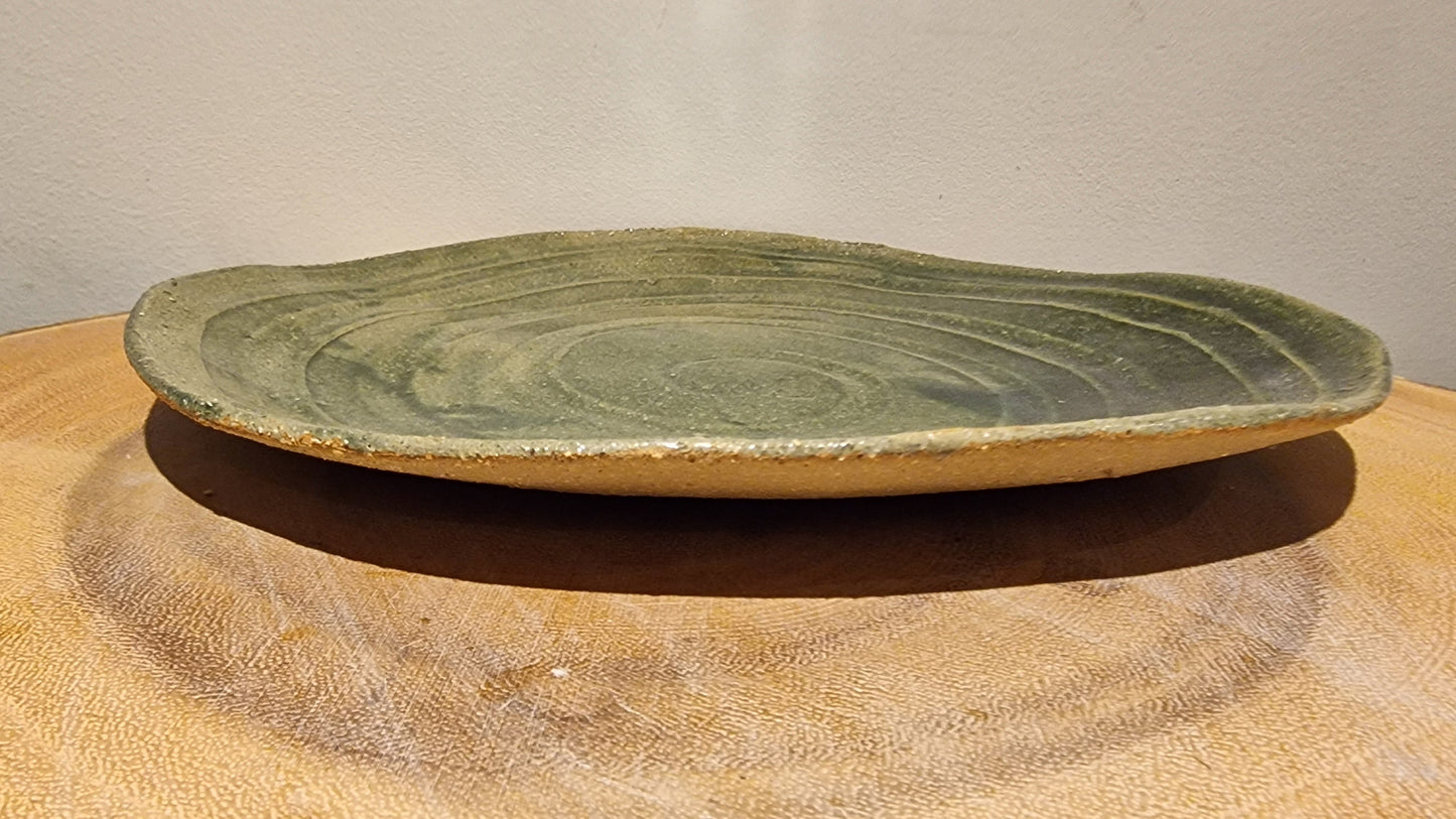 Green serving plate
