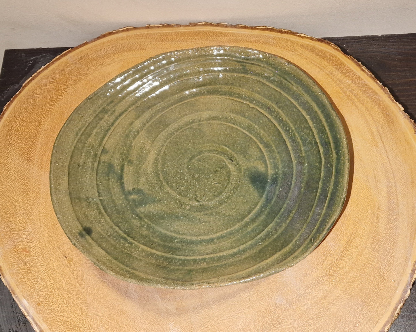 Green serving plate